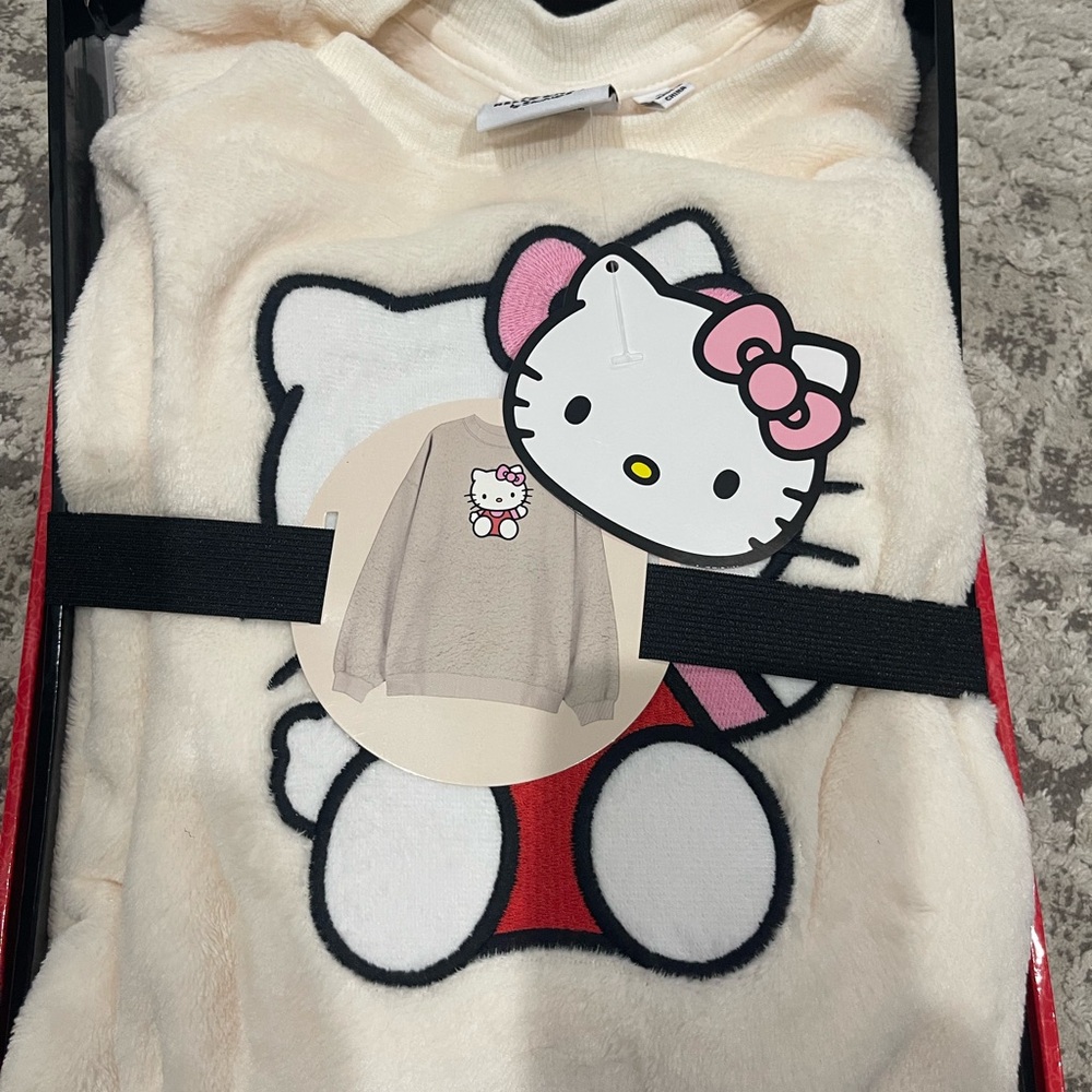 Hello Kitty Sweatshirt - Picture 2 of 4